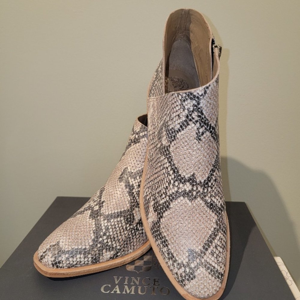 Vince Camuto Arendara Bootie Size 8.5 M women's